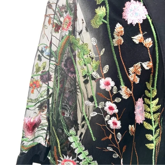 Kimono, botanical embroidery, beautiful detail. One size, new with tag. - Picture 4 of 12